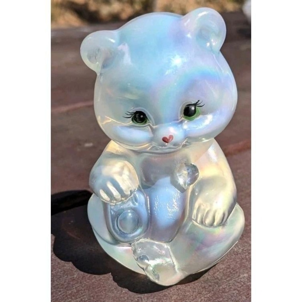 Fenton Art Glass Iridescent White Bear Mendenhall Birthday April Clear Heart‎